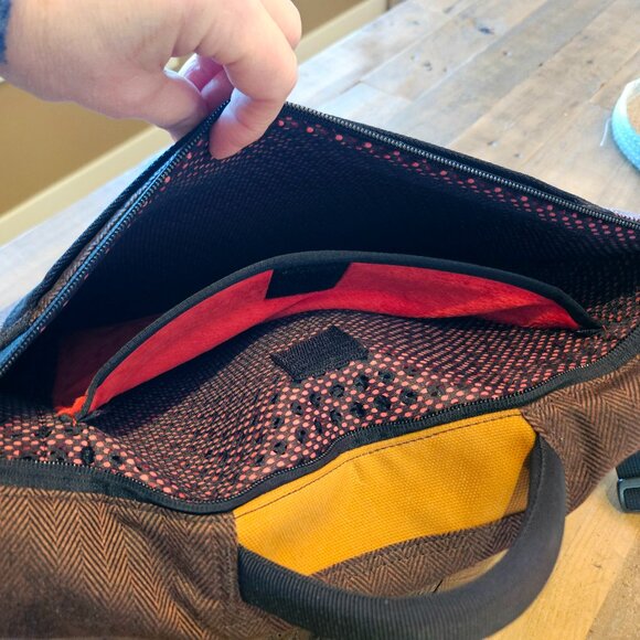 SALE! TIMBUk2 Classic Messenger/LaptopBag - Picture 8 of 10